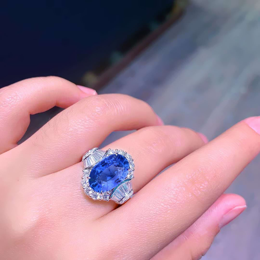 4 Cts Cornflower Blue Sapphire Ring | Modern Gem Jewelry